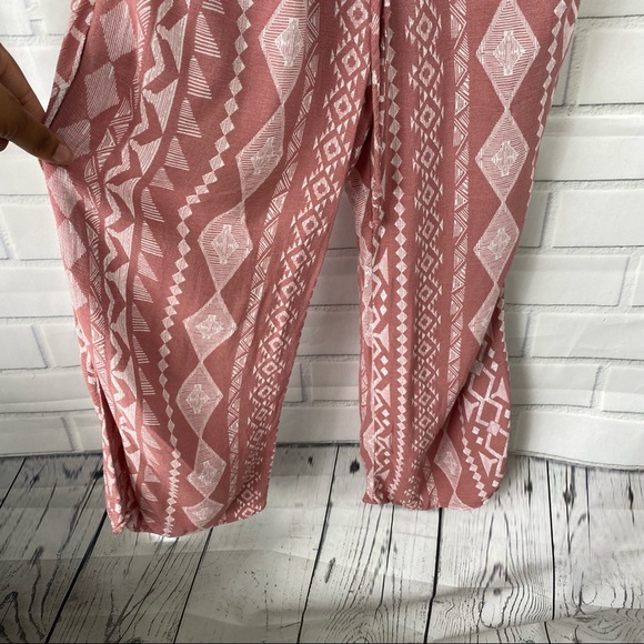 Lulu’s sparrow print halter jumpsuit size extra small - Picture 4 of 10